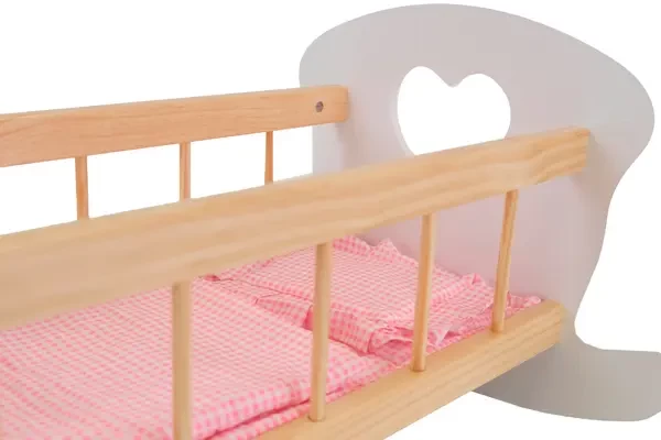 Weißes Puppenbett mit Holzstäben