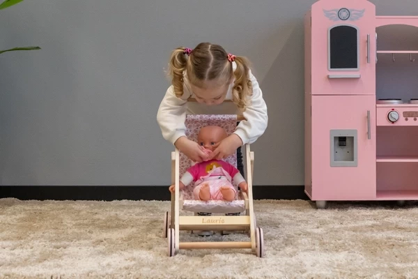 Optional: eigener Name auf Puppenbuggy