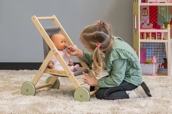 Laurie ist 3 Jahre alt und 130 cm groß