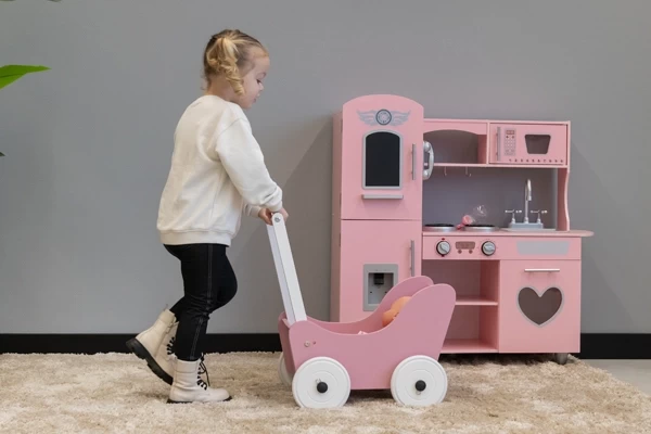 Laurie ist 3 Jahre alt und 130 cm groß