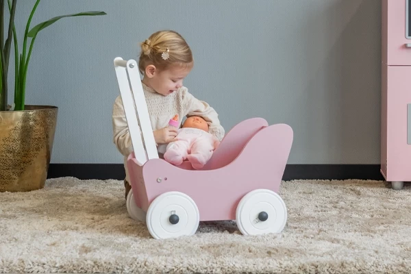 Sofie ist 2 Jahre alt und 89 cm groß