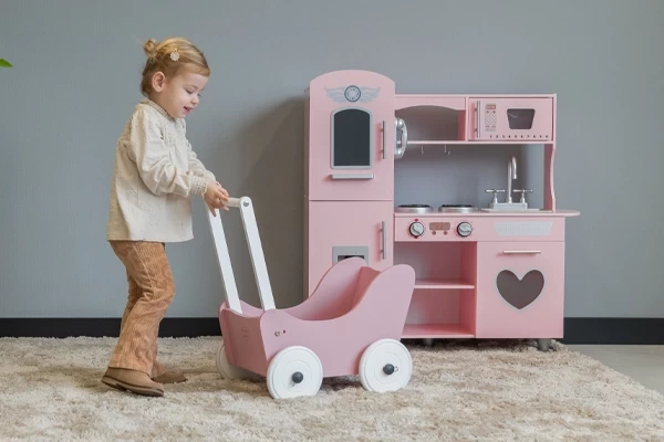 Fahr mit deiner Lieblingspuppe herum