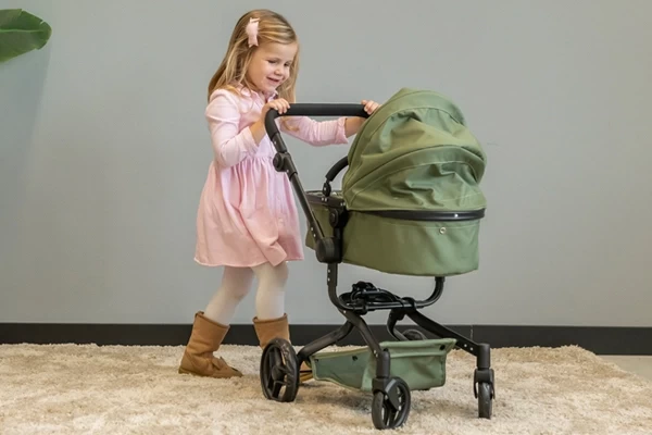 Mit vorderen Lenkrädern