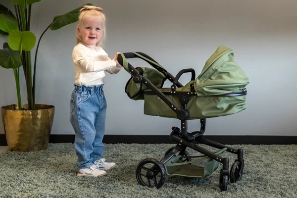 Luna ist 2,5 Jahre und 96 cm groß