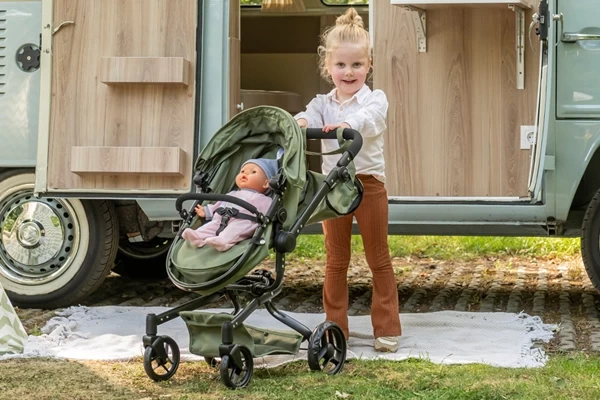 Emmy ist 3 Jahre und 8 Monaten alt und 105,5 cm groß