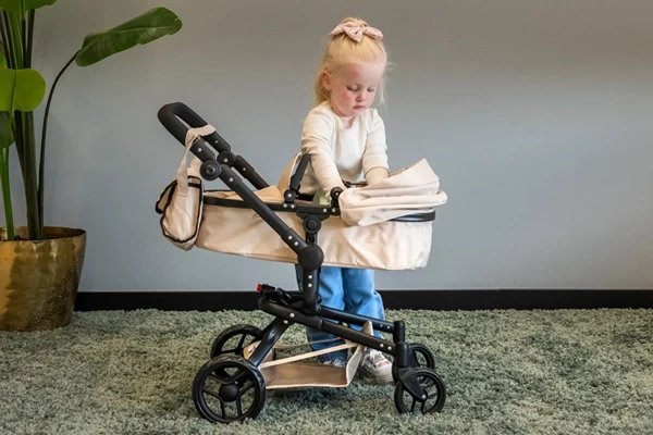 Luna ist 2,5 Jahre und 96 cm groß