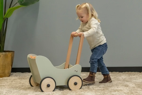 Veda ist 2 Jahre alt und 85 cm groß 