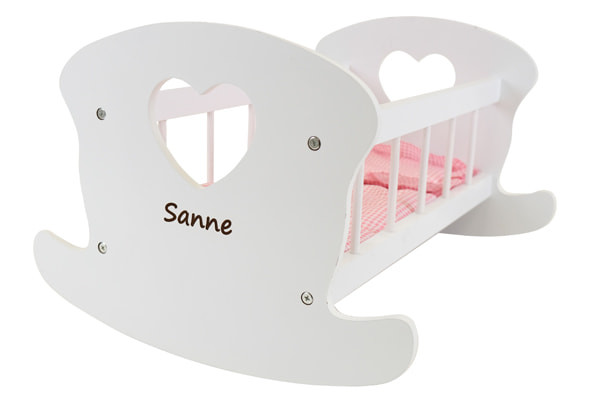 Personalisieren Sie das Puppenbett