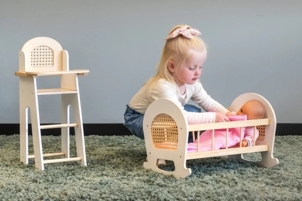 Stecke die Puppe schön hinein