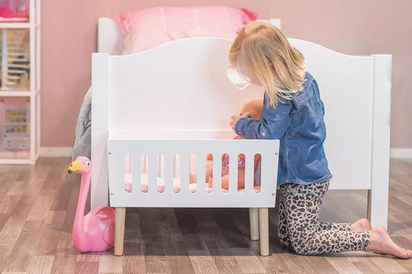 Lois ist 3 Jahre und hat eine Länge von 96 cm.
