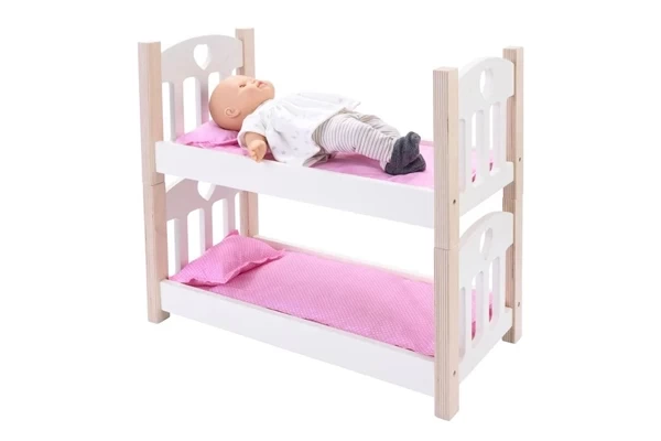 Zwei Puppen ins Bett bringen