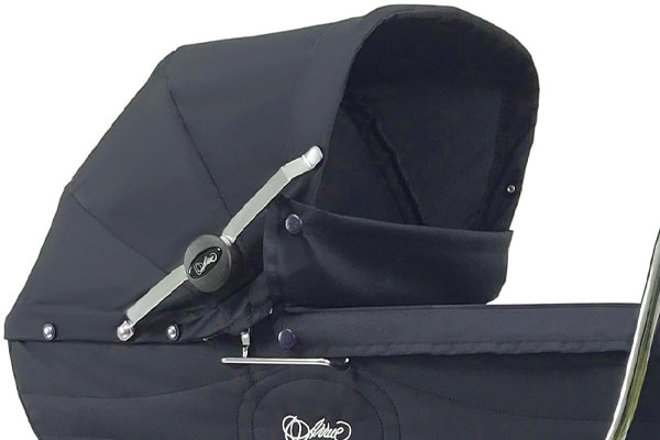 Zusammenklappbarer Puppenwagen.