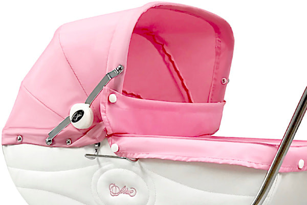 Zusammenklappbarer Puppenwagen.