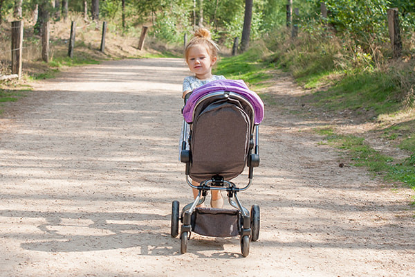 Stabiler 2in1 Puppenwagen.