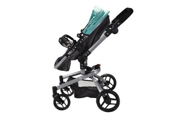 Buggy Version 2: Die Puppe guckt nach vorne in Fahrtrichtung.