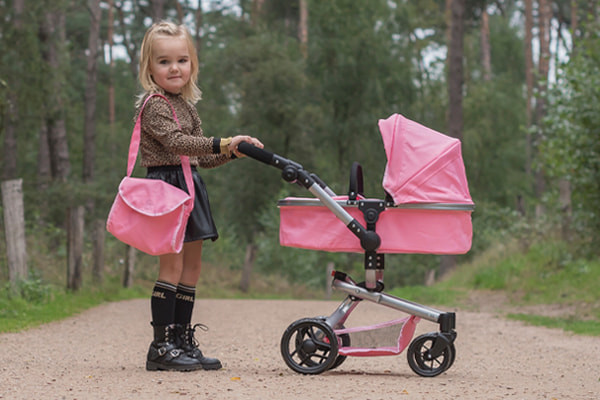 Isabel ist 4 Jahre alt und 105 cm groß