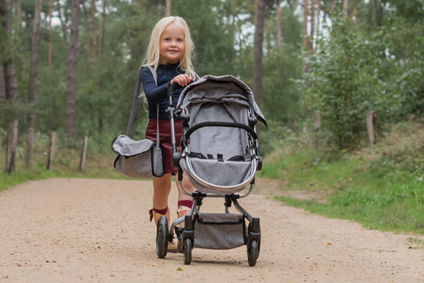 Eva ist 4 Jahre alt und 110 cm groß