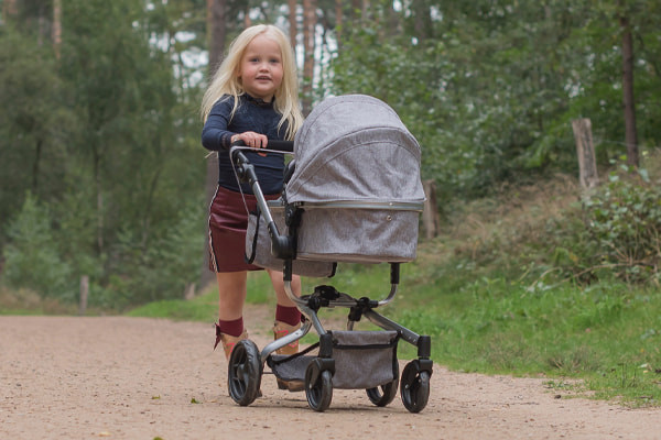 Eva ist 4 Jahre alt und 110 cm groß