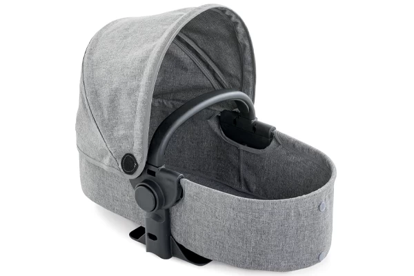 Korb kann als separates Puppenreisebett verwendet werden