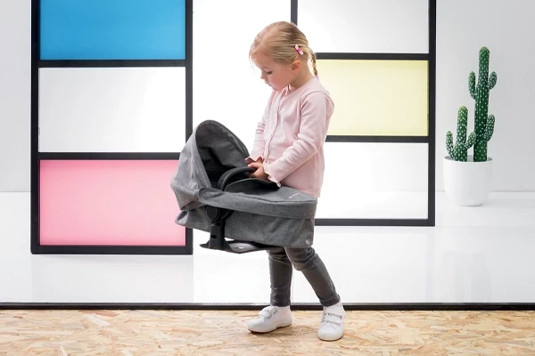 Tragen Sie die Puppe bei sich