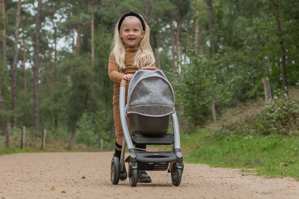 Eva ist 4 Jahre alt und 110 cm groß.