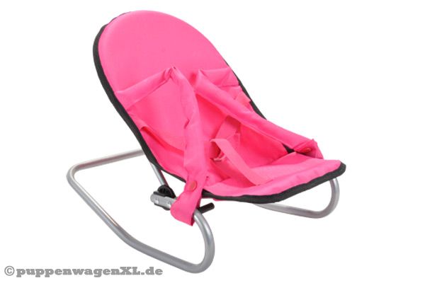 Die Wippe hat 2 Tragegriffe und einen Sicherheitsgurt.