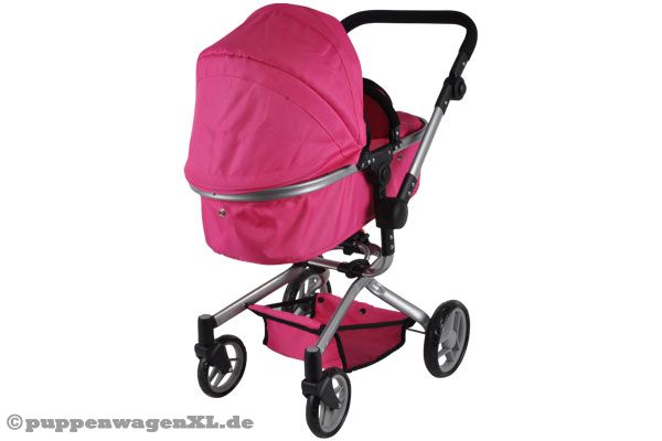 Bei diesem Puppenwagen ist das Verdeck zusammenklappbar.