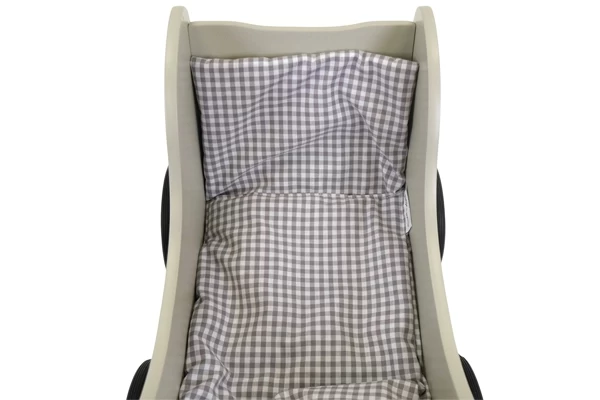 Stecken Sie die Puppe genussvoll in