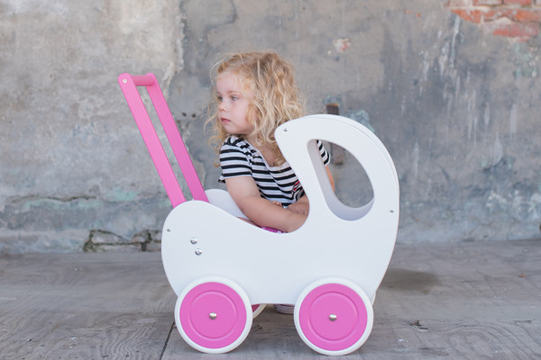 Mit einem Sonnendach.