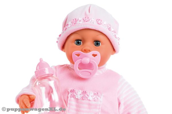 Süße Babypuppe mit Schnuller und Flasche.