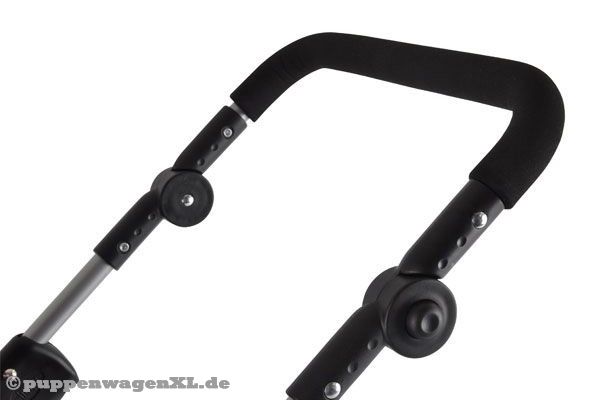 Der Griff ist höhenverstellbar: 35 - 68 cm.