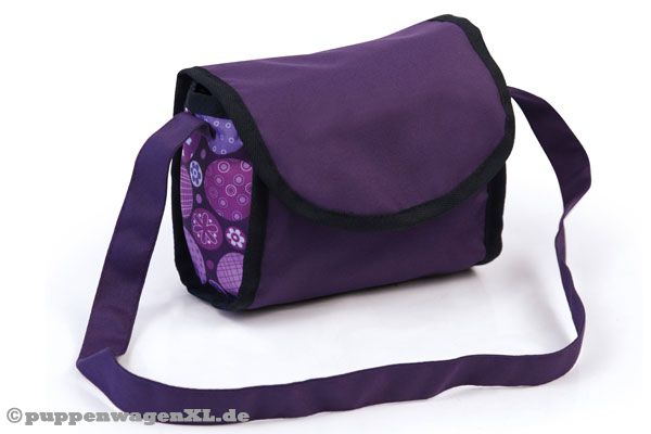 Inklusive farblich passender Wickeltasche.