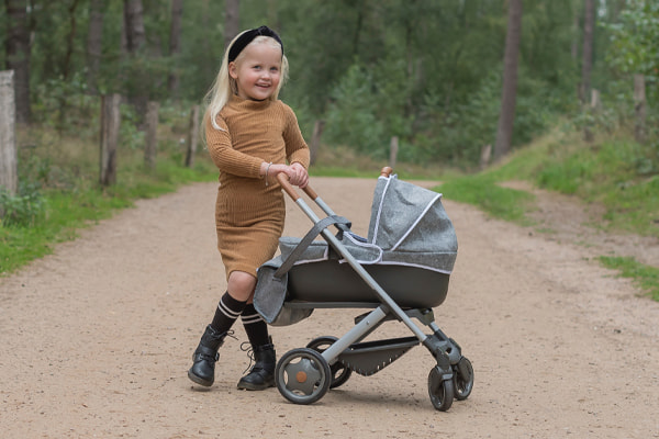 Eva ist 4 Jahre alt und 110 cm groß