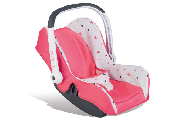 Der Maxi-Cosi macht das Reisen im Auto bequem.