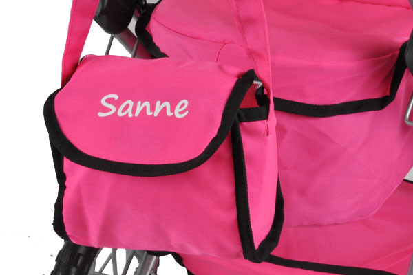 Ganz individuell: Die Wickeltasche mit eigenem Namen.
