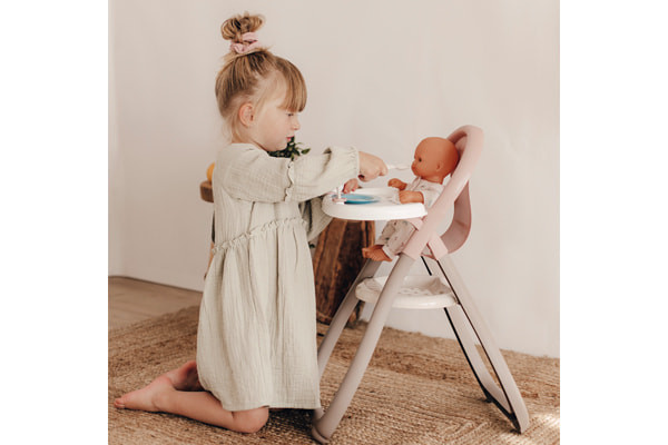 Mit Stauraum unter dem Sitz