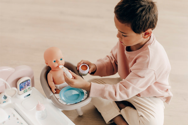 Zubehör zum Füttern der Puppe